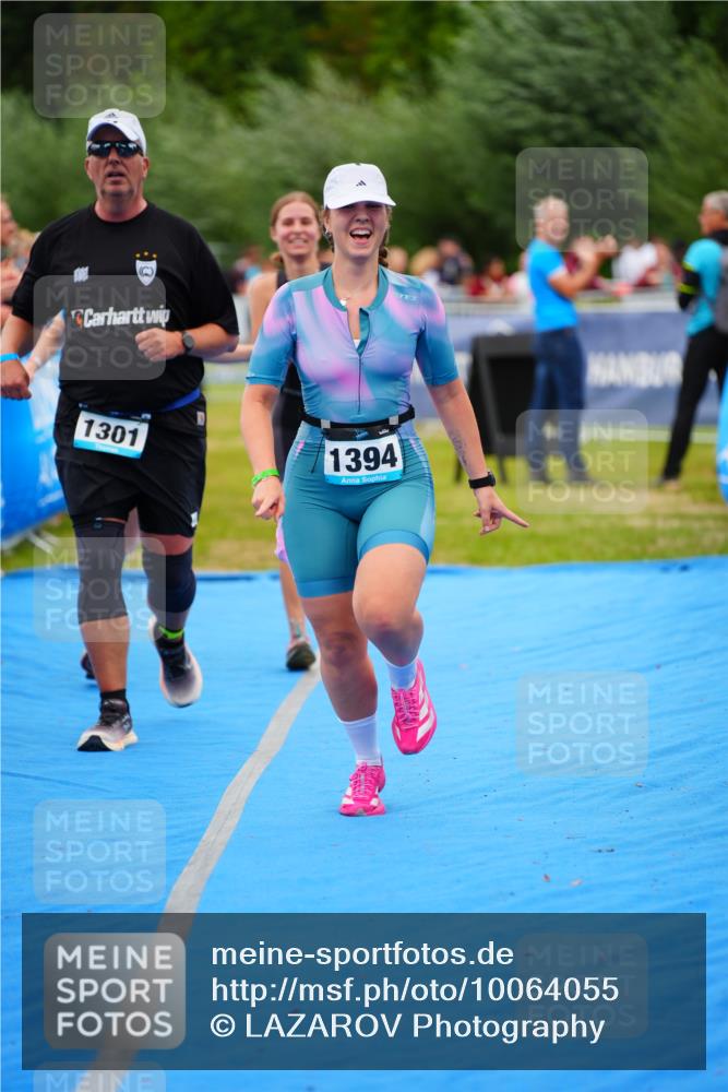 30.08.2026 - Elbe Triathlon Hamburg LAZAROV Photography http://msf.ph/oto/10064055 30.08.2026 12:01:45 Ziel 1301, 1394, 1479, 1480 meine-sportfotos.de