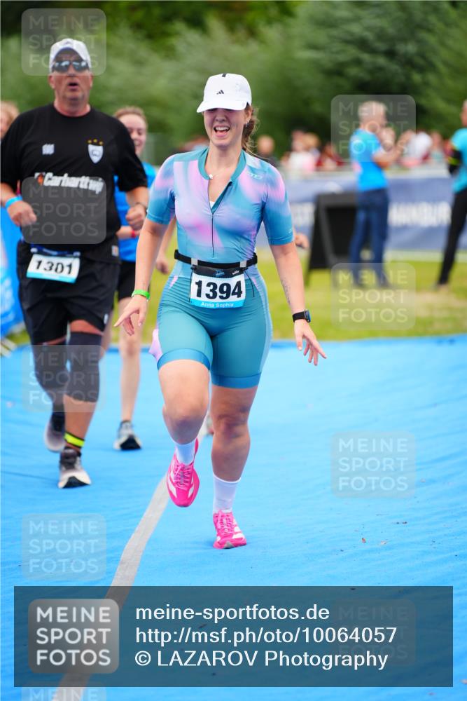 30.08.2026 - Elbe Triathlon Hamburg LAZAROV Photography http://msf.ph/oto/10064057 30.08.2026 12:01:46 Ziel 1301, 1394, 1479, 1480 meine-sportfotos.de