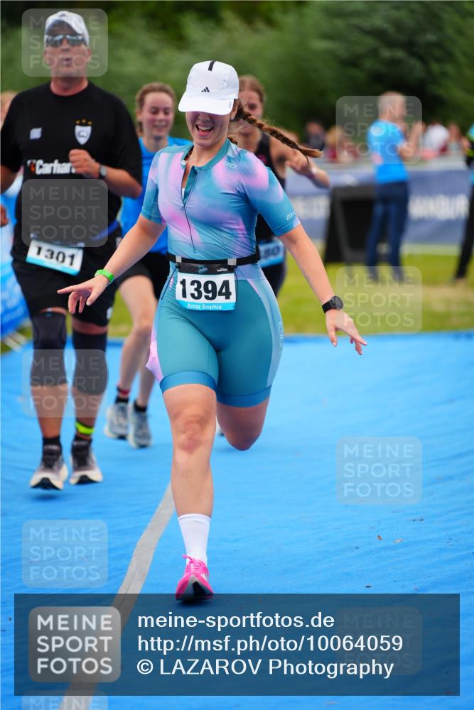 30.08.2026 - Elbe Triathlon Hamburg LAZAROV Photography http://msf.ph/oto/10064059 30.08.2026 12:01:46 Ziel 1301, 1394, 1479, 1480 meine-sportfotos.de