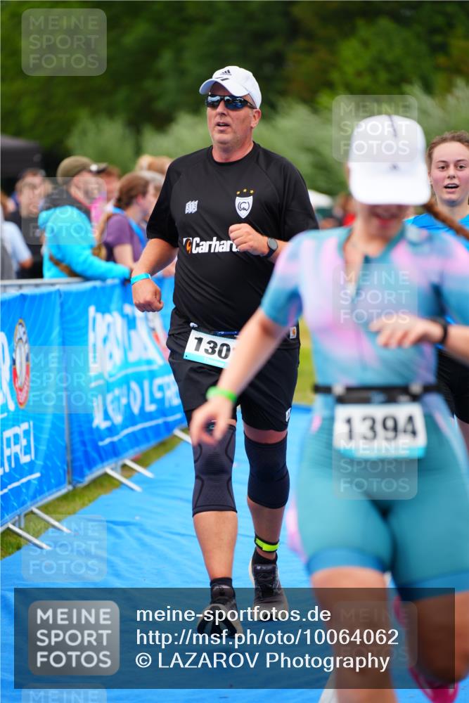 30.08.2026 - Elbe Triathlon Hamburg LAZAROV Photography http://msf.ph/oto/10064062 30.08.2026 12:01:47 Ziel 1301, 1394, 1479, 1480 meine-sportfotos.de