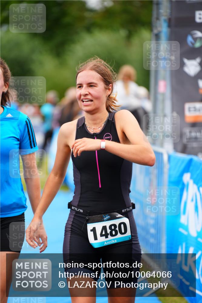 30.08.2026 - Elbe Triathlon Hamburg LAZAROV Photography http://msf.ph/oto/10064066 30.08.2026 12:01:48 Ziel 1301, 1394, 1425, 1479, 1480 meine-sportfotos.de