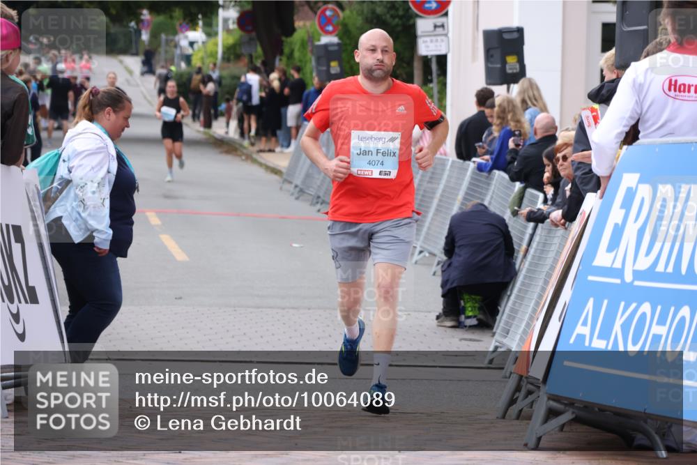 30.08.2026 - Blankeneser Heldenlauf Lena Gebhardt http://msf.ph/oto/10064089 30.08.2026 12:42:31 Ziel 4060, 4074, 4190 meine-sportfotos.de