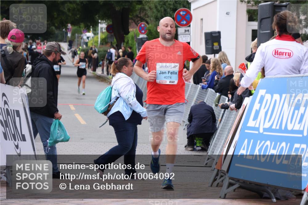 30.08.2026 - Blankeneser Heldenlauf Lena Gebhardt http://msf.ph/oto/10064092 30.08.2026 12:42:32 Ziel 4060, 4074, 4190 meine-sportfotos.de