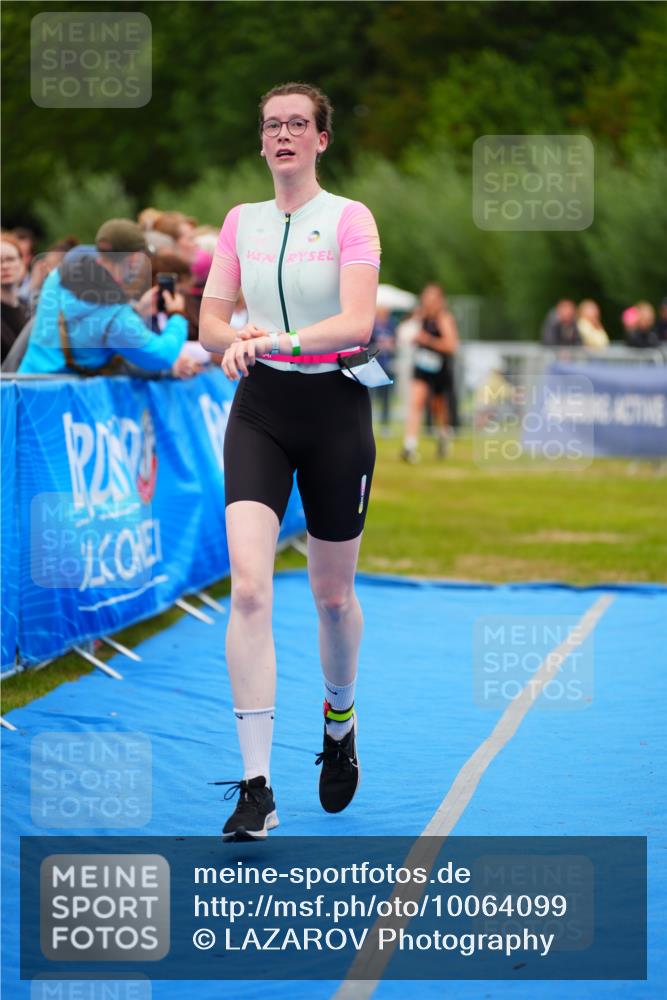 30.08.2026 - Elbe Triathlon Hamburg LAZAROV Photography http://msf.ph/oto/10064099 30.08.2026 12:02:08 Ziel 1417, 1563 meine-sportfotos.de