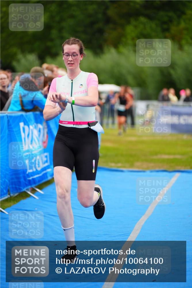 30.08.2026 - Elbe Triathlon Hamburg LAZAROV Photography http://msf.ph/oto/10064100 30.08.2026 12:02:08 Ziel 1417, 1563 meine-sportfotos.de