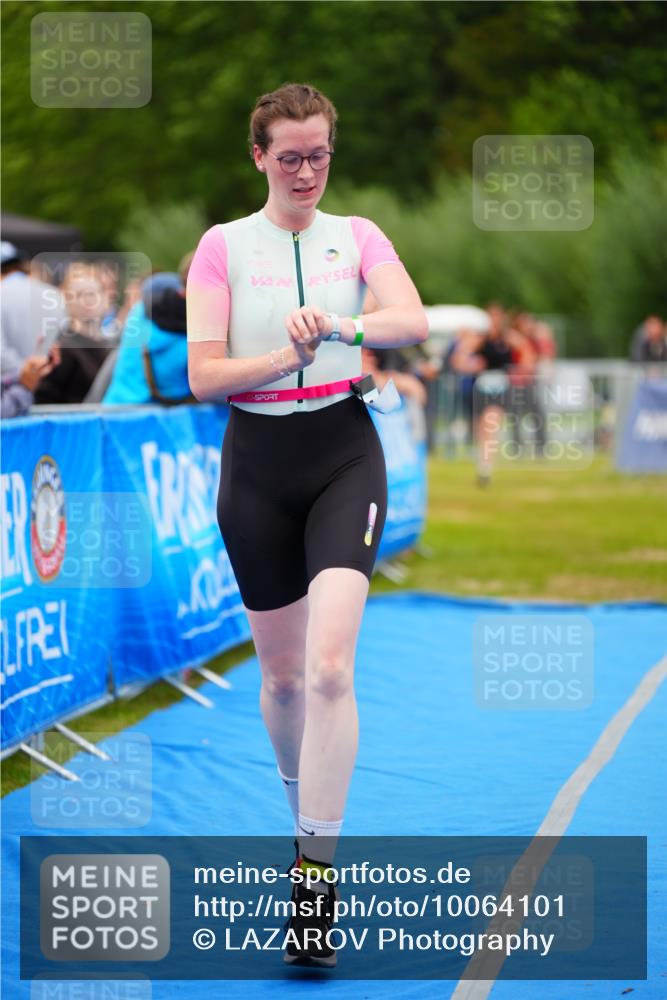 30.08.2026 - Elbe Triathlon Hamburg LAZAROV Photography http://msf.ph/oto/10064101 30.08.2026 12:02:09 Ziel 1417, 1563 meine-sportfotos.de