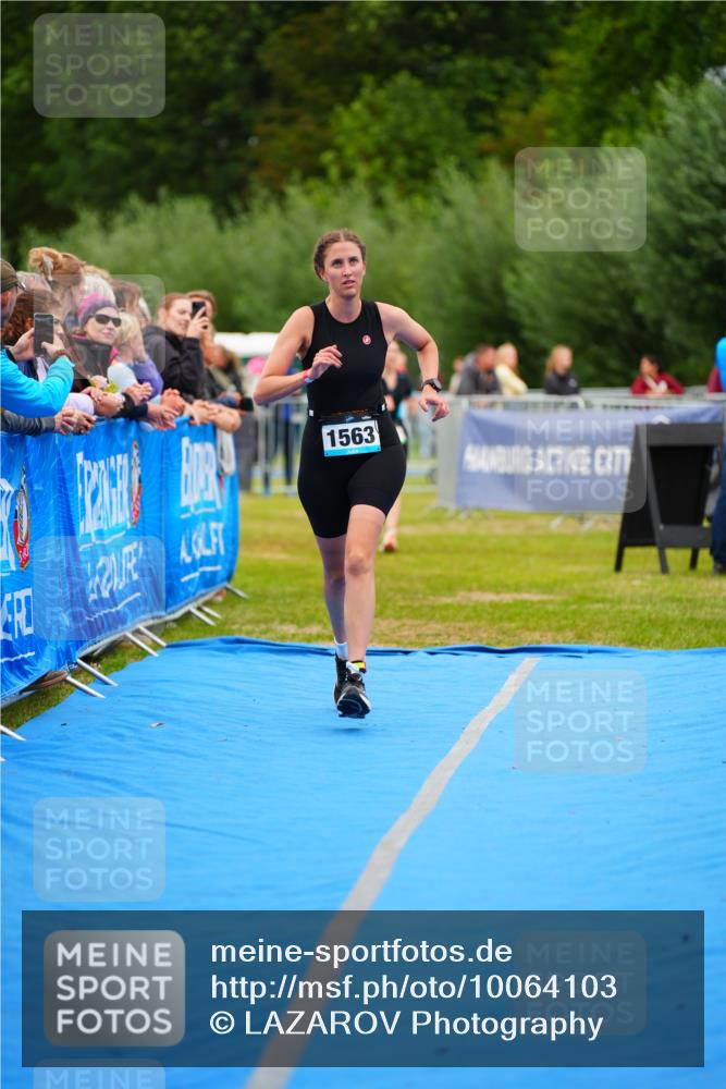 30.08.2026 - Elbe Triathlon Hamburg LAZAROV Photography http://msf.ph/oto/10064103 30.08.2026 12:02:15 Ziel 858, 1563 meine-sportfotos.de