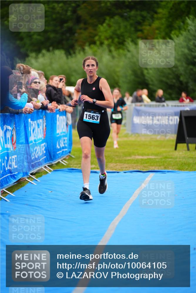 30.08.2026 - Elbe Triathlon Hamburg LAZAROV Photography http://msf.ph/oto/10064105 30.08.2026 12:02:16 Ziel 858, 1563 meine-sportfotos.de