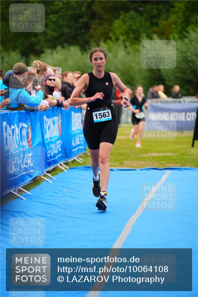 30.08.2026 - Elbe Triathlon Hamburg LAZAROV Photography http://msf.ph/oto/10064108 30.08.2026 12:02:16 Ziel 858, 1563 meine-sportfotos.de