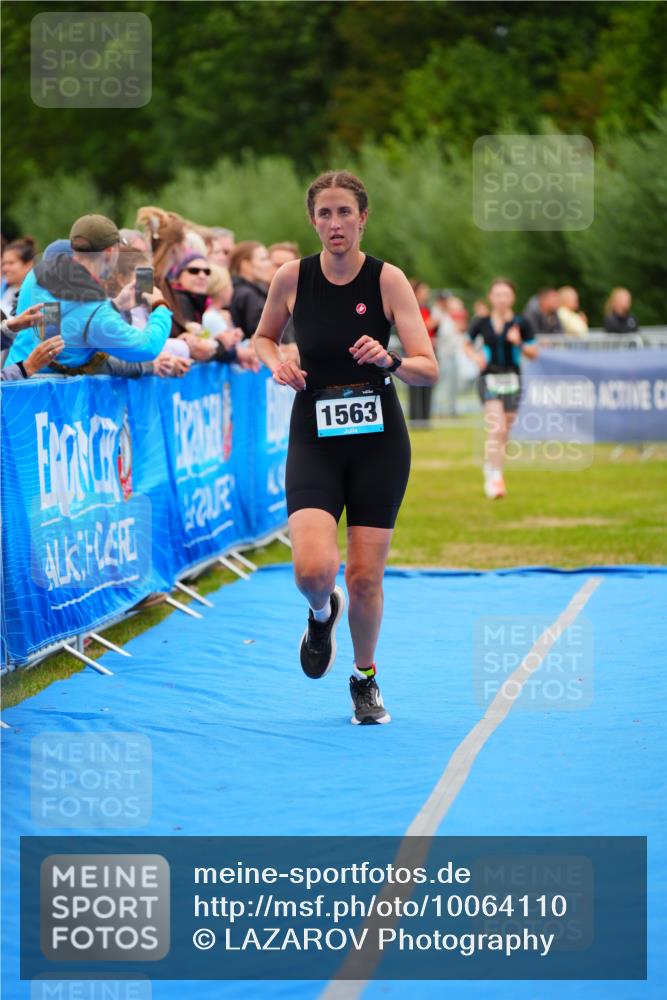 30.08.2026 - Elbe Triathlon Hamburg LAZAROV Photography http://msf.ph/oto/10064110 30.08.2026 12:02:16 Ziel 858, 1563 meine-sportfotos.de