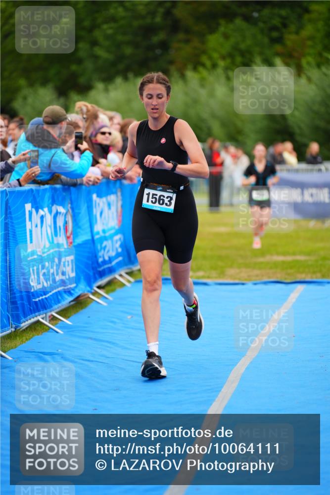 30.08.2026 - Elbe Triathlon Hamburg LAZAROV Photography http://msf.ph/oto/10064111 30.08.2026 12:02:16 Ziel 858, 1563 meine-sportfotos.de