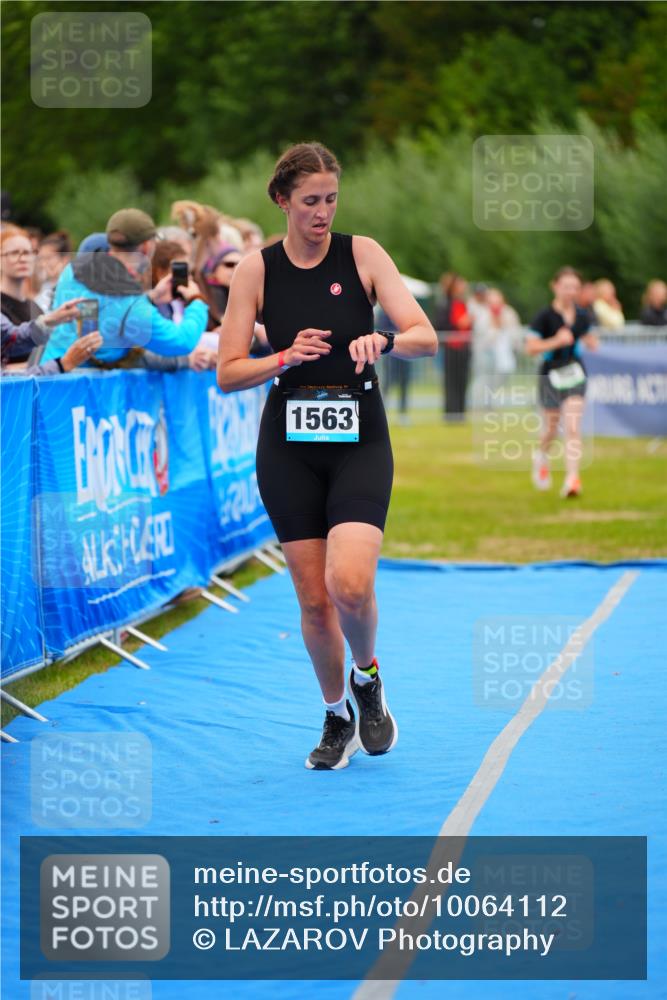 30.08.2026 - Elbe Triathlon Hamburg LAZAROV Photography http://msf.ph/oto/10064112 30.08.2026 12:02:17 Ziel 858, 1563 meine-sportfotos.de