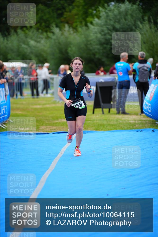 30.08.2026 - Elbe Triathlon Hamburg LAZAROV Photography http://msf.ph/oto/10064115 30.08.2026 12:02:22 Ziel 858 meine-sportfotos.de