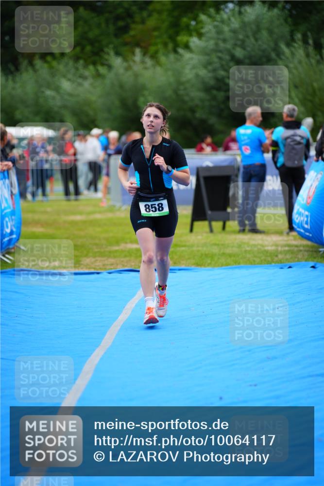 30.08.2026 - Elbe Triathlon Hamburg LAZAROV Photography http://msf.ph/oto/10064117 30.08.2026 12:02:22 Ziel 858 meine-sportfotos.de