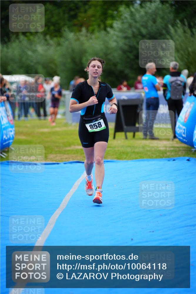 30.08.2026 - Elbe Triathlon Hamburg LAZAROV Photography http://msf.ph/oto/10064118 30.08.2026 12:02:22 Ziel 858 meine-sportfotos.de