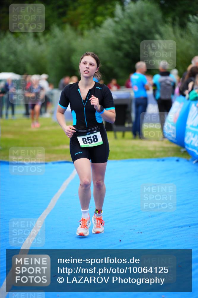 30.08.2026 - Elbe Triathlon Hamburg LAZAROV Photography http://msf.ph/oto/10064125 30.08.2026 12:02:23 Ziel 858, 1645 meine-sportfotos.de