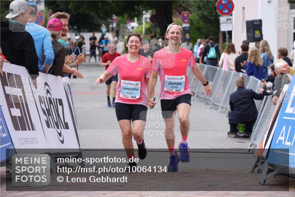 30.08.2026 - Blankeneser Heldenlauf Lena Gebhardt http://msf.ph/oto/10064134 30.08.2026 12:43:17 Ziel 4307, 4308 meine-sportfotos.de