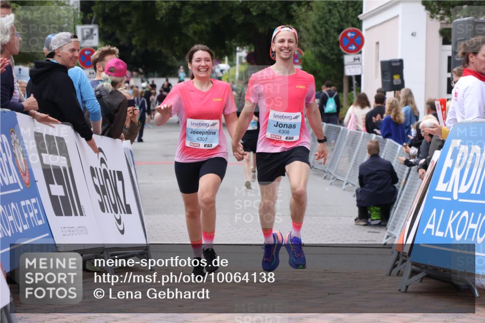 30.08.2026 - Blankeneser Heldenlauf Lena Gebhardt http://msf.ph/oto/10064138 30.08.2026 12:43:17 Ziel 4307, 4308 meine-sportfotos.de
