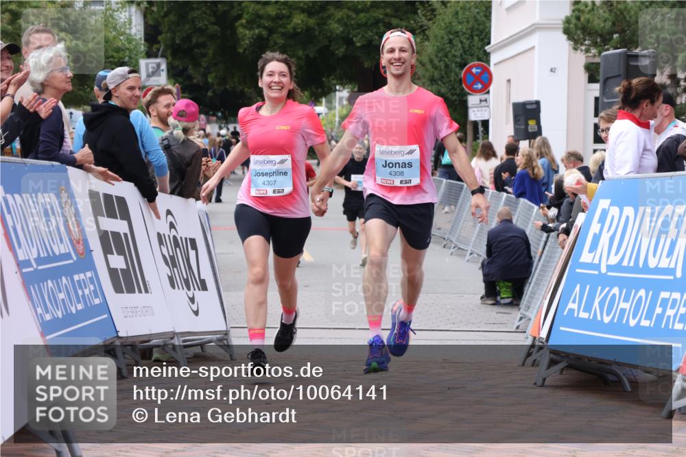 30.08.2026 - Blankeneser Heldenlauf Lena Gebhardt http://msf.ph/oto/10064141 30.08.2026 12:43:18 Ziel 4307, 4308 meine-sportfotos.de