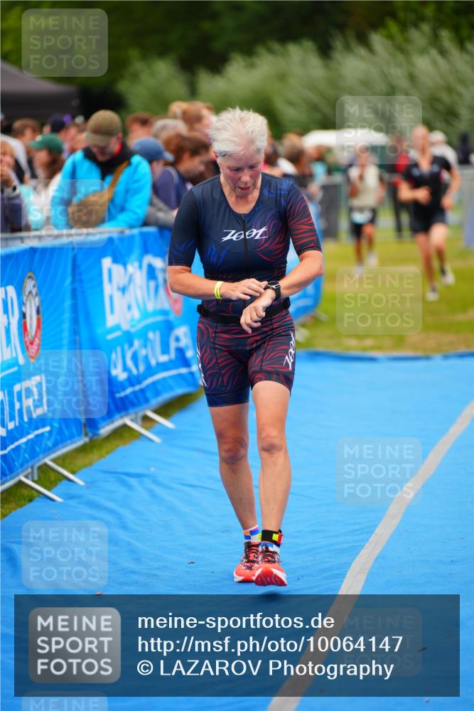 30.08.2026 - Elbe Triathlon Hamburg LAZAROV Photography http://msf.ph/oto/10064147 30.08.2026 12:02:32 Ziel 1467, 1645, 1708 meine-sportfotos.de