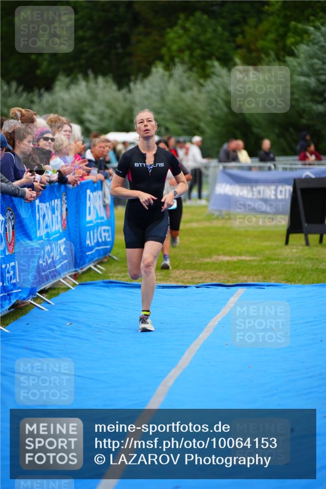 30.08.2026 - Elbe Triathlon Hamburg LAZAROV Photography http://msf.ph/oto/10064153 30.08.2026 12:02:35 Ziel 1467, 1645, 1708 meine-sportfotos.de