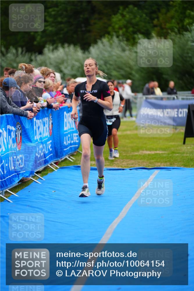 30.08.2026 - Elbe Triathlon Hamburg LAZAROV Photography http://msf.ph/oto/10064154 30.08.2026 12:02:35 Ziel 1467, 1645, 1708 meine-sportfotos.de