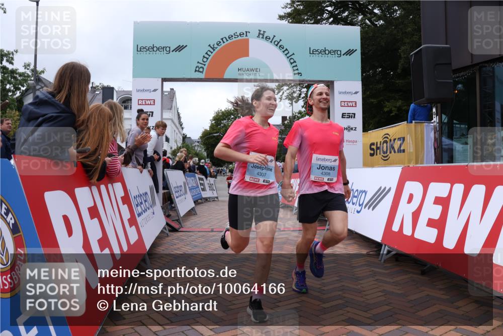 30.08.2026 - Blankeneser Heldenlauf Lena Gebhardt http://msf.ph/oto/10064166 30.08.2026 12:43:21 Ziel 4307, 4308 meine-sportfotos.de