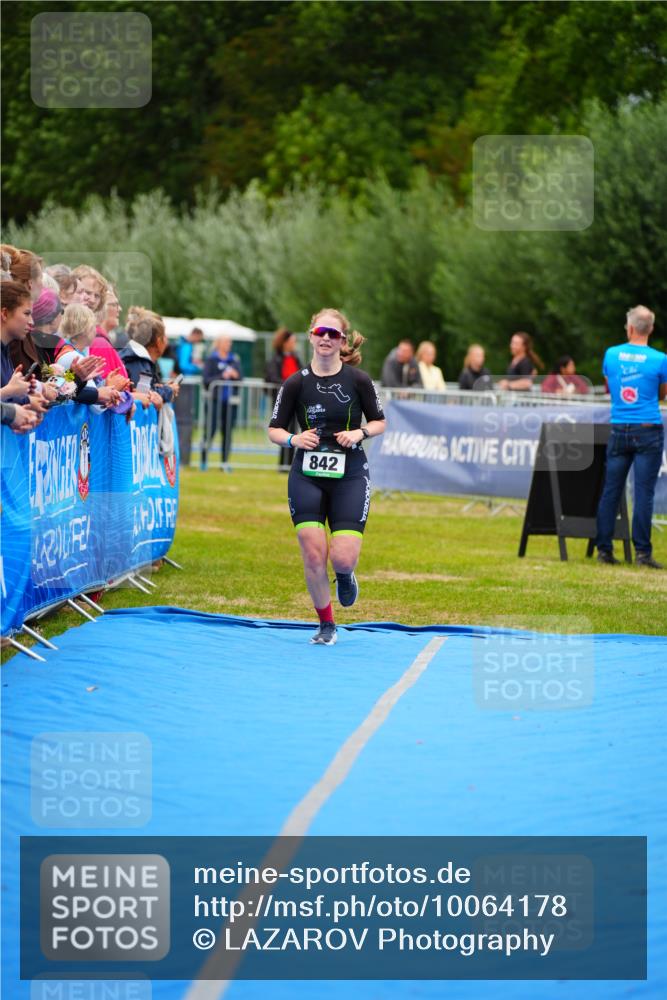 30.08.2026 - Elbe Triathlon Hamburg LAZAROV Photography http://msf.ph/oto/10064178 30.08.2026 12:02:45 Ziel 842 meine-sportfotos.de
