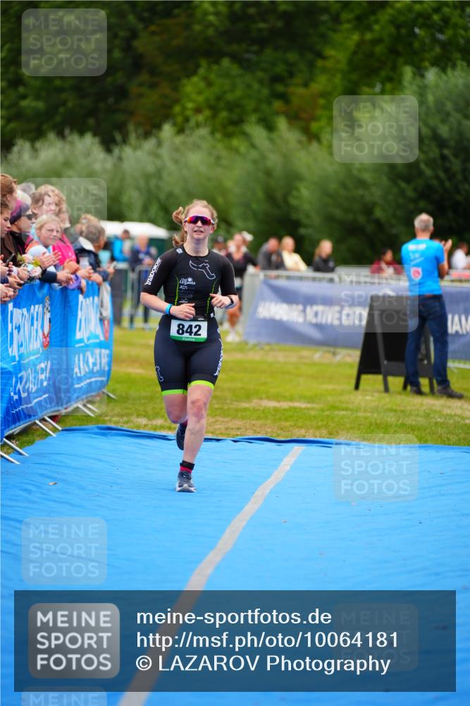 30.08.2026 - Elbe Triathlon Hamburg LAZAROV Photography http://msf.ph/oto/10064181 30.08.2026 12:02:46 Ziel 842 meine-sportfotos.de