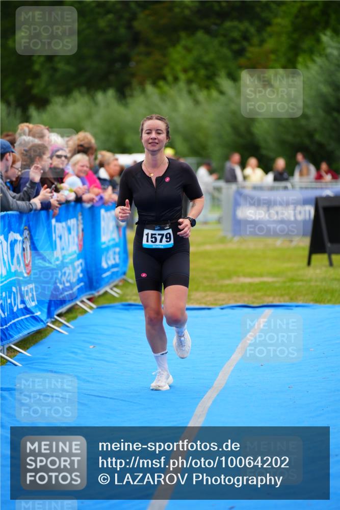 30.08.2026 - Elbe Triathlon Hamburg LAZAROV Photography http://msf.ph/oto/10064202 30.08.2026 12:02:55 Ziel 942, 1544, 1579 meine-sportfotos.de