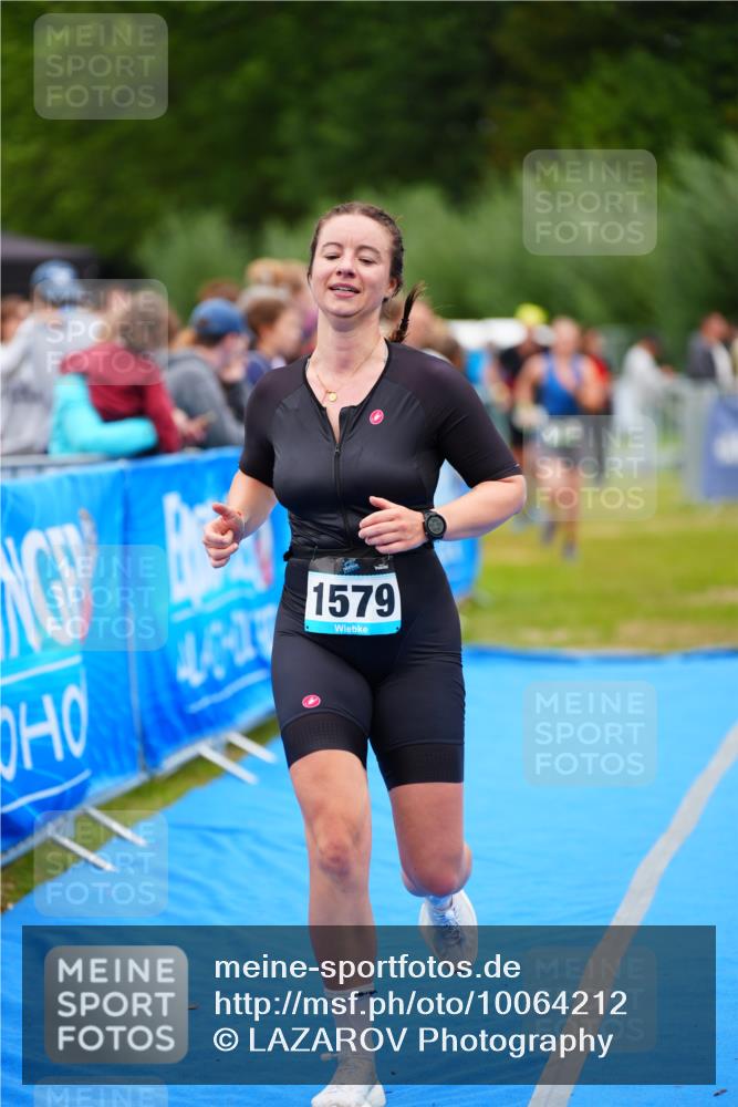 30.08.2026 - Elbe Triathlon Hamburg LAZAROV Photography http://msf.ph/oto/10064212 30.08.2026 12:02:56 Ziel 942, 1544, 1579 meine-sportfotos.de