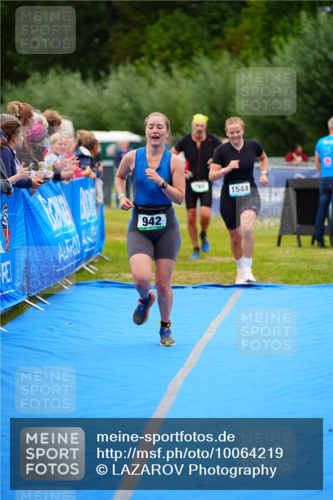 30.08.2026 - Elbe Triathlon Hamburg LAZAROV Photography http://msf.ph/oto/10064219 30.08.2026 12:03:01 Ziel 764, 942, 1544 meine-sportfotos.de