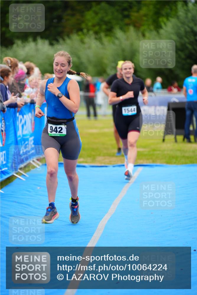 30.08.2026 - Elbe Triathlon Hamburg LAZAROV Photography http://msf.ph/oto/10064224 30.08.2026 12:03:02 Ziel 764, 942, 1544 meine-sportfotos.de