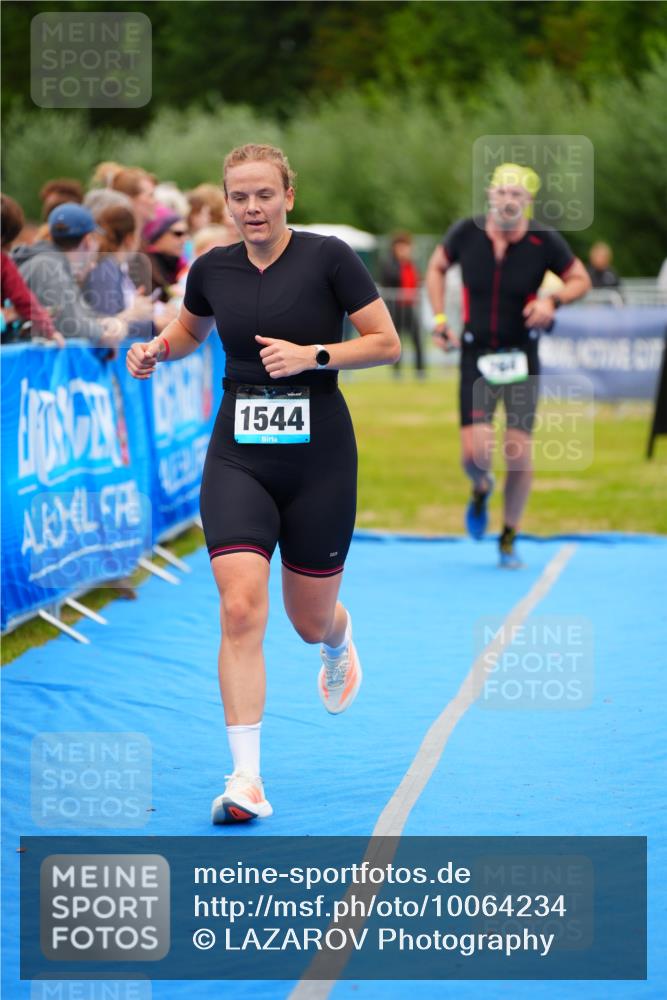 30.08.2026 - Elbe Triathlon Hamburg LAZAROV Photography http://msf.ph/oto/10064234 30.08.2026 12:03:04 Ziel 764, 942, 1544 meine-sportfotos.de