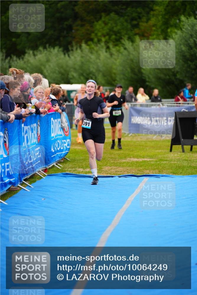 30.08.2026 - Elbe Triathlon Hamburg LAZAROV Photography http://msf.ph/oto/10064249 30.08.2026 12:03:14 Ziel 865, 1391, 1560 meine-sportfotos.de