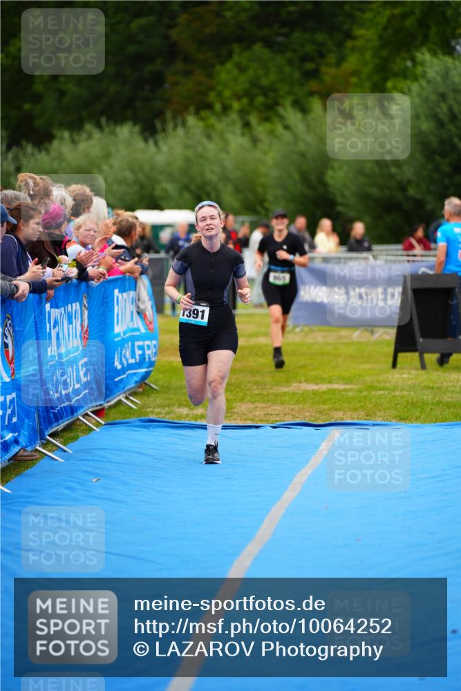 30.08.2026 - Elbe Triathlon Hamburg LAZAROV Photography http://msf.ph/oto/10064252 30.08.2026 12:03:14 Ziel 865, 1391, 1560 meine-sportfotos.de