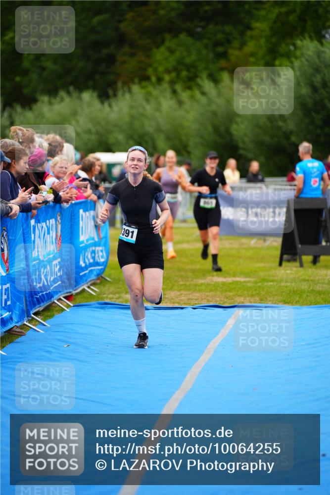30.08.2026 - Elbe Triathlon Hamburg LAZAROV Photography http://msf.ph/oto/10064255 30.08.2026 12:03:14 Ziel 865, 1391, 1560 meine-sportfotos.de