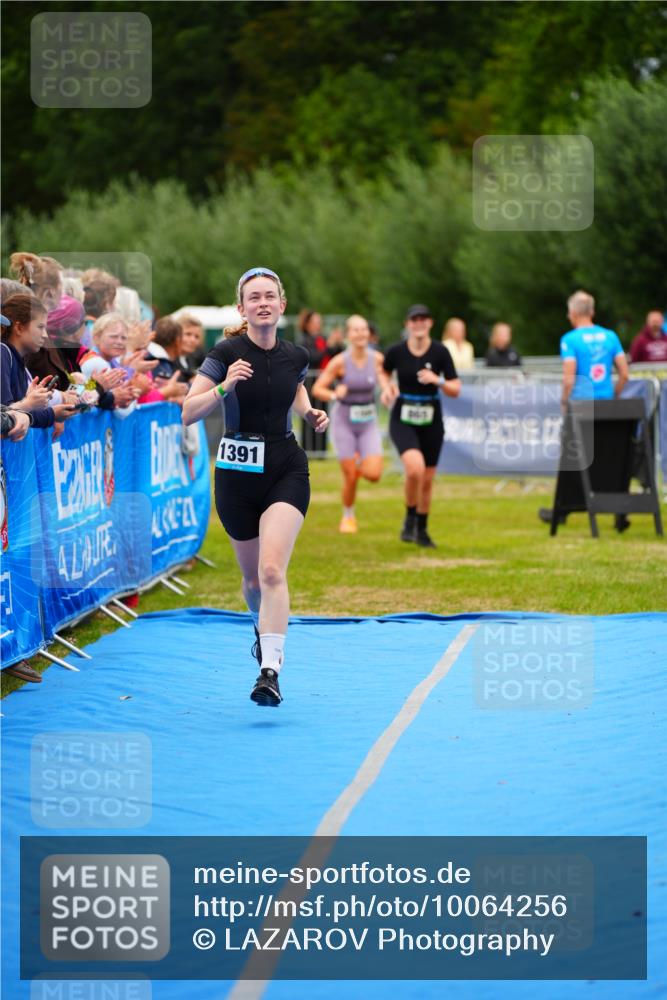 30.08.2026 - Elbe Triathlon Hamburg LAZAROV Photography http://msf.ph/oto/10064256 30.08.2026 12:03:15 Ziel 865, 1391, 1560 meine-sportfotos.de