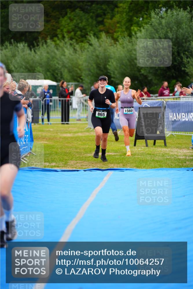 30.08.2026 - Elbe Triathlon Hamburg LAZAROV Photography http://msf.ph/oto/10064257 30.08.2026 12:03:16 Ziel 865, 1391, 1560 meine-sportfotos.de