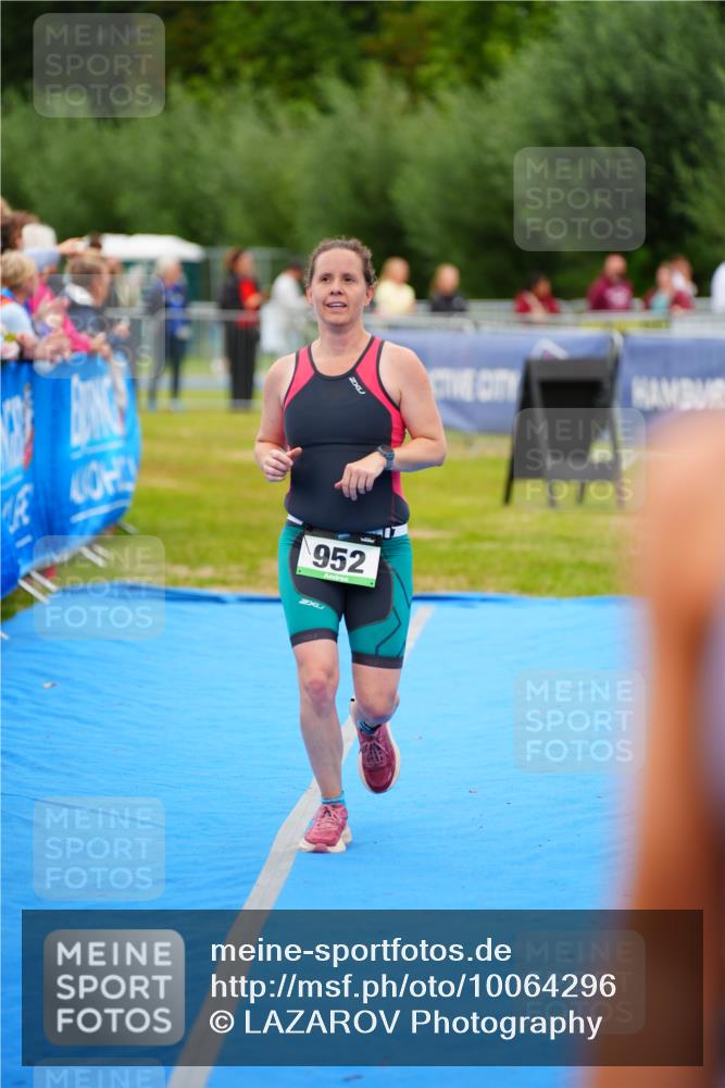 30.08.2026 - Elbe Triathlon Hamburg LAZAROV Photography http://msf.ph/oto/10064296 30.08.2026 12:03:26 Ziel 952 meine-sportfotos.de
