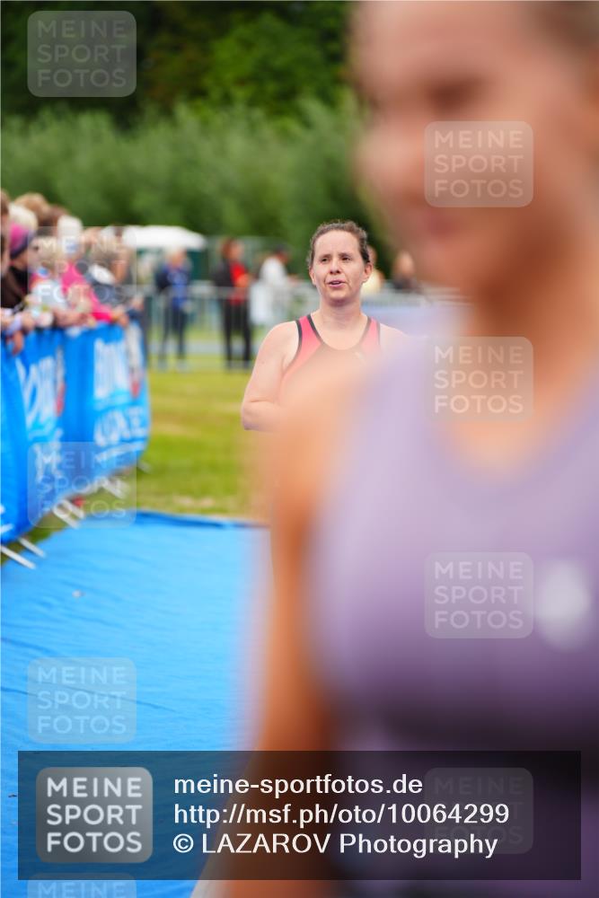 30.08.2026 - Elbe Triathlon Hamburg LAZAROV Photography http://msf.ph/oto/10064299 30.08.2026 12:03:27 Ziel 952 meine-sportfotos.de