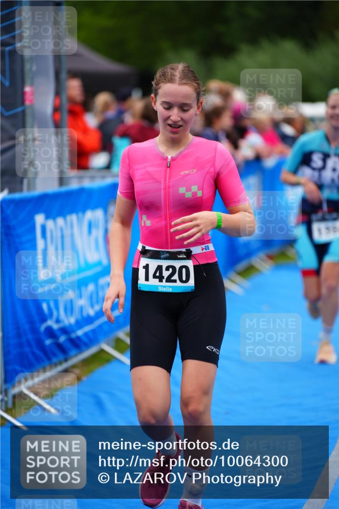 30.08.2026 - Elbe Triathlon Hamburg LAZAROV Photography http://msf.ph/oto/10064300 30.08.2026 12:03:45 Ziel 1388, 1420, 1466, 1522 meine-sportfotos.de