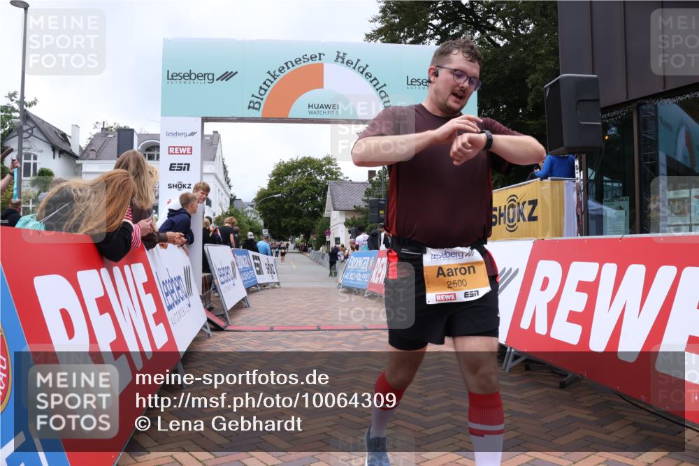 30.08.2026 - Blankeneser Heldenlauf Lena Gebhardt http://msf.ph/oto/10064309 30.08.2026 12:44:06 Ziel 2271, 2385, 2500, 2940 meine-sportfotos.de