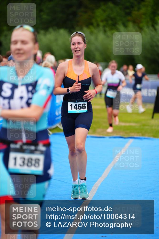 30.08.2026 - Elbe Triathlon Hamburg LAZAROV Photography http://msf.ph/oto/10064314 30.08.2026 12:03:48 Ziel 1388, 1420, 1466, 1522, 1572 meine-sportfotos.de