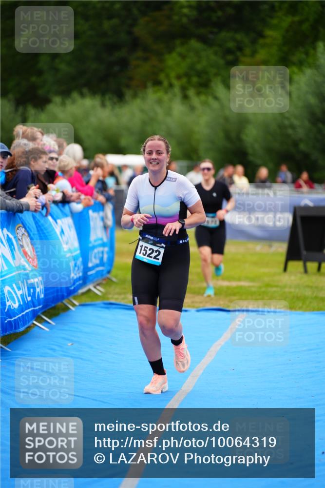 30.08.2026 - Elbe Triathlon Hamburg LAZAROV Photography http://msf.ph/oto/10064319 30.08.2026 12:03:51 Ziel 1466, 1522, 1572 meine-sportfotos.de