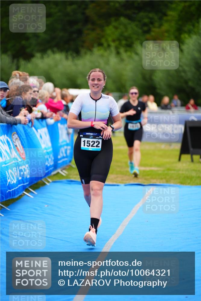 30.08.2026 - Elbe Triathlon Hamburg LAZAROV Photography http://msf.ph/oto/10064321 30.08.2026 12:03:51 Ziel 1466, 1522, 1572 meine-sportfotos.de