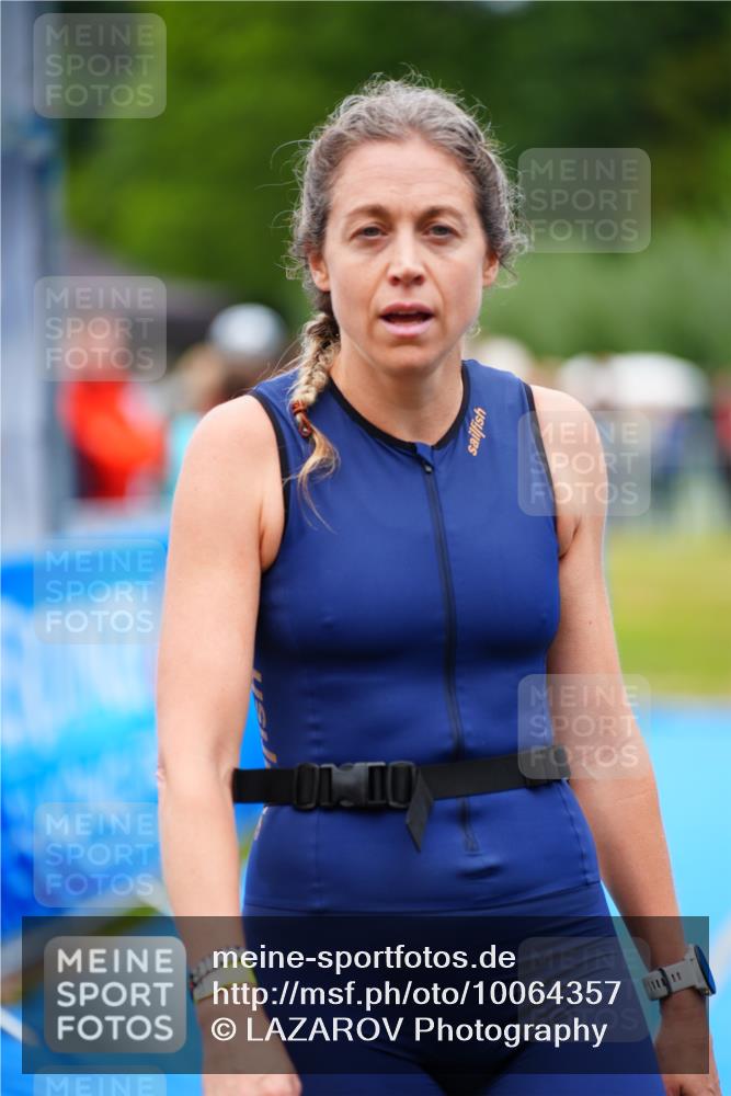 30.08.2026 - Elbe Triathlon Hamburg LAZAROV Photography http://msf.ph/oto/10064357 30.08.2026 12:04:18 Ziel  meine-sportfotos.de