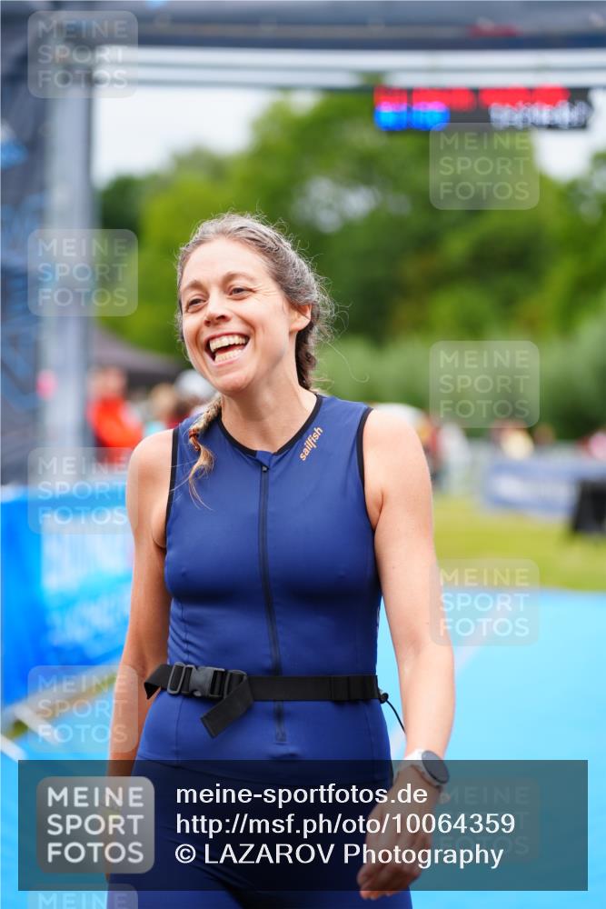 30.08.2026 - Elbe Triathlon Hamburg LAZAROV Photography http://msf.ph/oto/10064359 30.08.2026 12:04:19 Ziel 931 meine-sportfotos.de