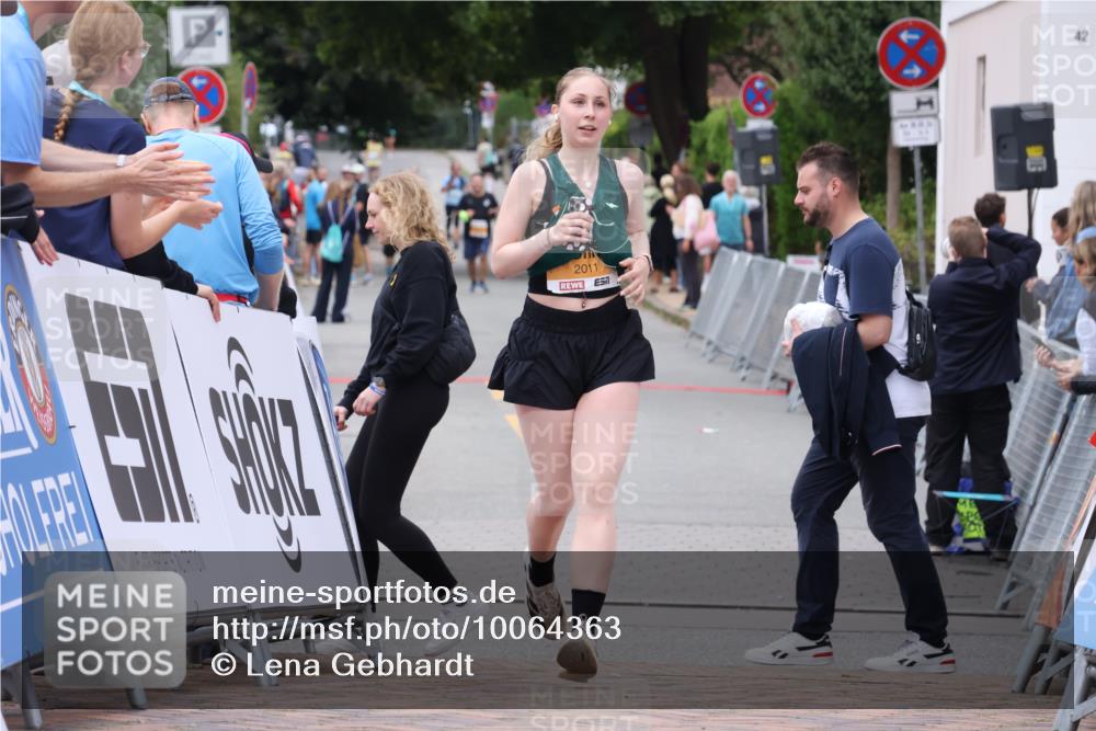 30.08.2026 - Blankeneser Heldenlauf Lena Gebhardt http://msf.ph/oto/10064363 30.08.2026 12:44:40 Ziel 2011, 4172 meine-sportfotos.de