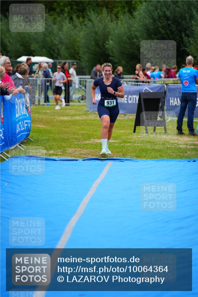 30.08.2026 - Elbe Triathlon Hamburg LAZAROV Photography http://msf.ph/oto/10064364 30.08.2026 12:04:24 Ziel 931 meine-sportfotos.de